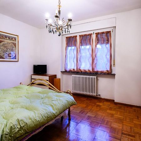 Retro Apartment In The Mountains เมซโซลอมบาร์โด ภายนอก รูปภาพ