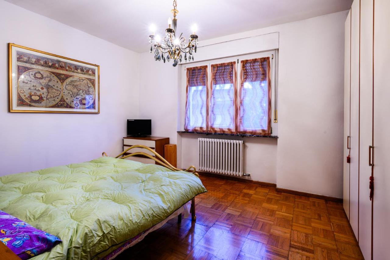 Retro Apartment In The Mountains เมซโซลอมบาร์โด ภายนอก รูปภาพ