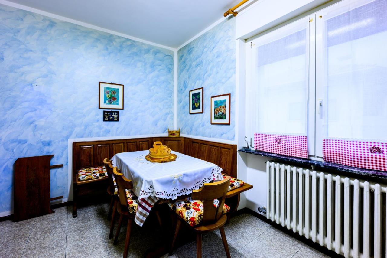 Retro Apartment In The Mountains เมซโซลอมบาร์โด ภายนอก รูปภาพ