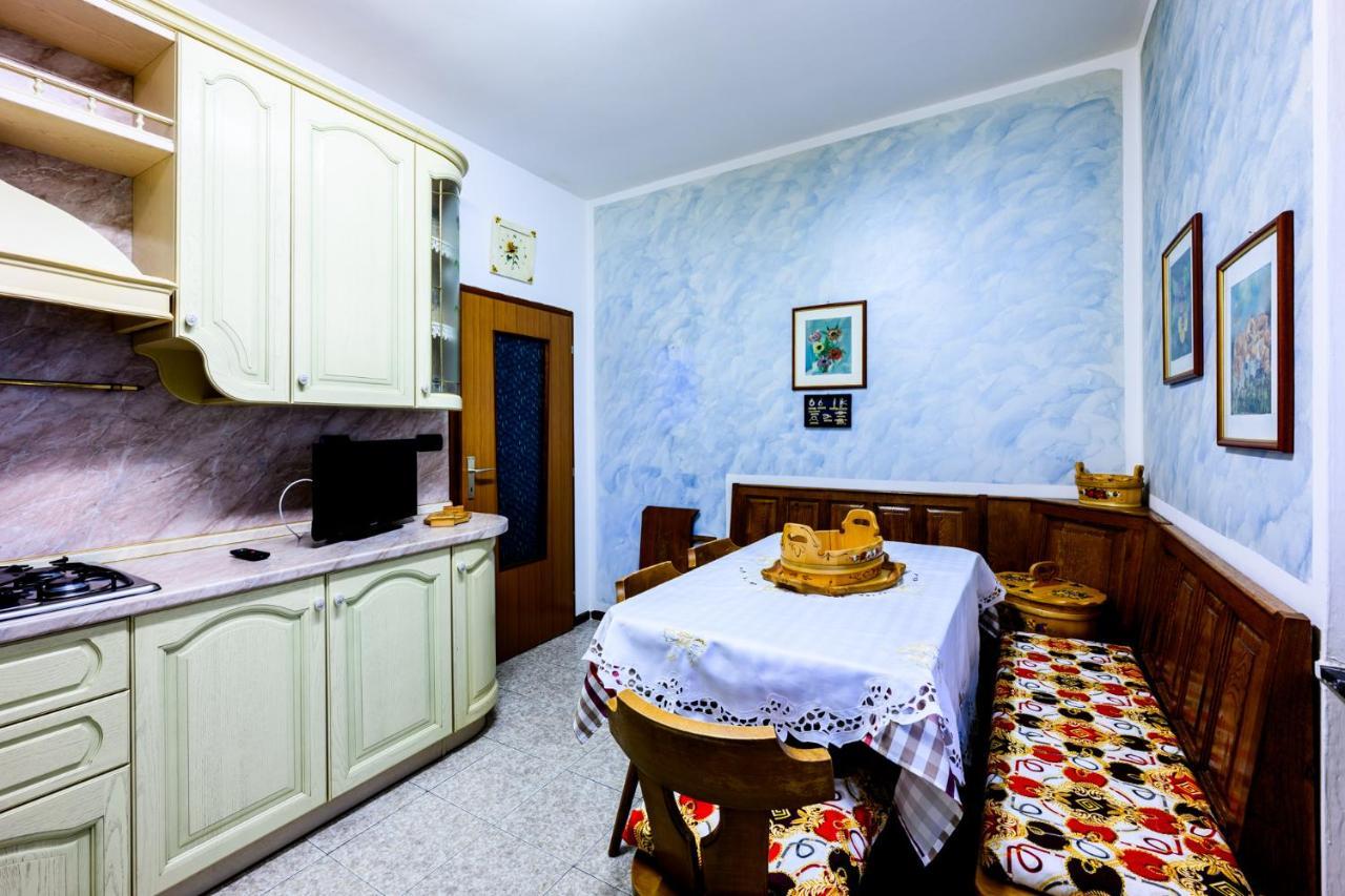 Retro Apartment In The Mountains เมซโซลอมบาร์โด ภายนอก รูปภาพ